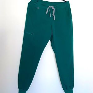 Figs Hunter green Zamora jogger scrub pants in size medium.